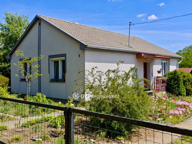 Eladó családi ház, Nyíregyházán 59.999 M Ft, 2 szobás