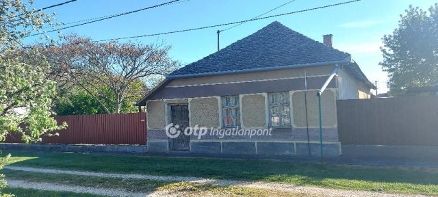 Eladó családi ház, Kunszentmártonban 13.5 M Ft, 2 szobás