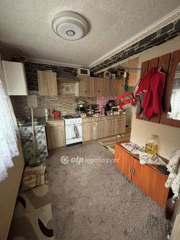 Eladó családi ház, Legyesbényén 6.5 M Ft, 2 szobás