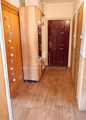 Eladó panellakás, Veszprémben 56 M Ft, 1+2 szobás