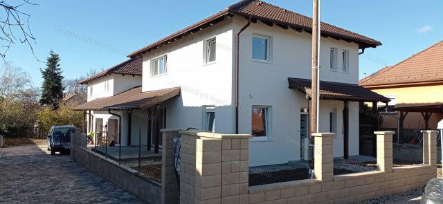 Eladó ikerház, Gödöllőn 124.9 M Ft, 5 szobás