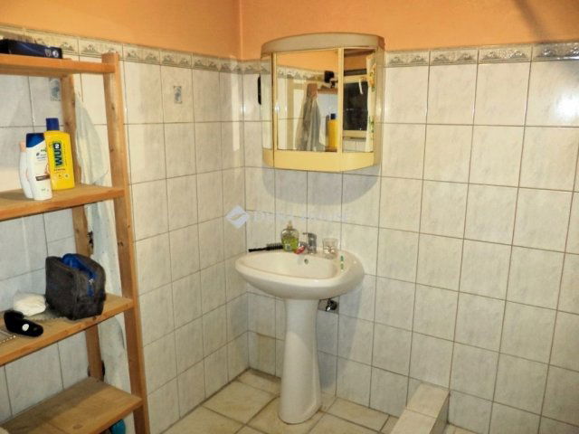 Eladó családi ház, Velencén 87.9 M Ft, 4 szobás