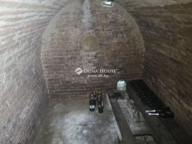 Eladó családi ház, Nyugotszenterzsébeten 5.6 M Ft, 2 szobás