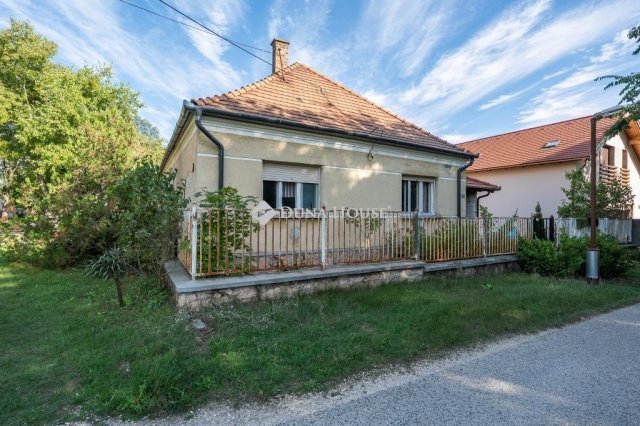 Eladó családi ház, Tatán 65 M Ft, 4 szobás