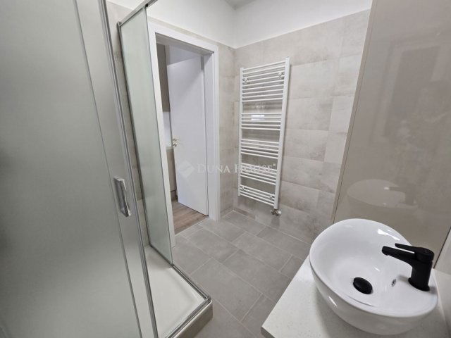 Eladó téglalakás, Pécsett 69.9 M Ft, 3 szobás