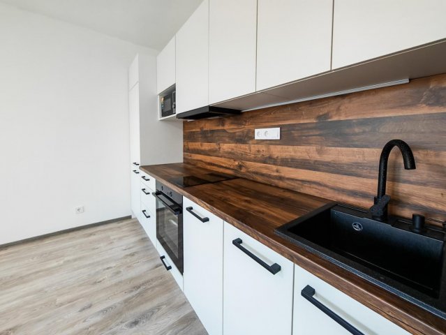 Eladó téglalakás, Tatán 66.9 M Ft, 2+1 szobás