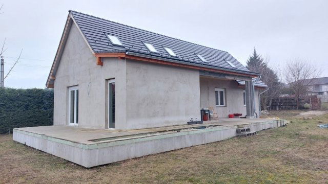 Eladó családi ház, Százhalombattán 88 M Ft, 2+2 szobás