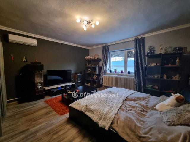 Eladó téglalakás, Pápán 30.29 M Ft, 2+1 szobás