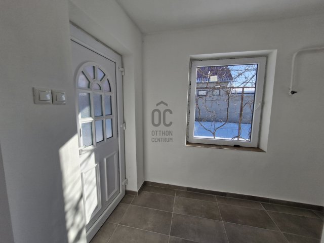 Eladó családi ház, Újszászon 18 M Ft, 2 szobás