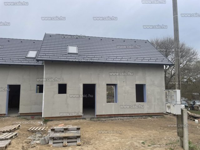 Eladó ikerház, Pócsmegyeren 93.9 M Ft, 4 szobás