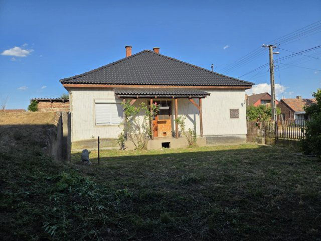 Eladó családi ház, Kadarkúton 21 M Ft, 3 szobás