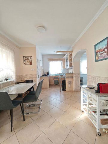 Eladó családi ház, Budapesten, III. kerületben 169 M Ft