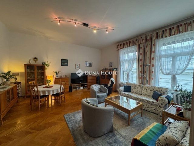 Eladó téglalakás, Budapesten, V. kerületben 170 M Ft, 2 szobás