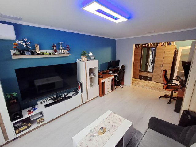 Eladó panellakás, Tatabányán 39.9 M Ft, 2+2 szobás