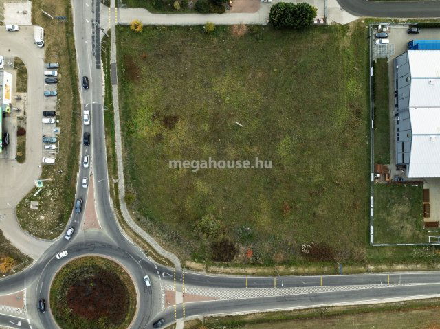 Eladó ipari ingatlan, Szigetszentmiklóson 250 M Ft