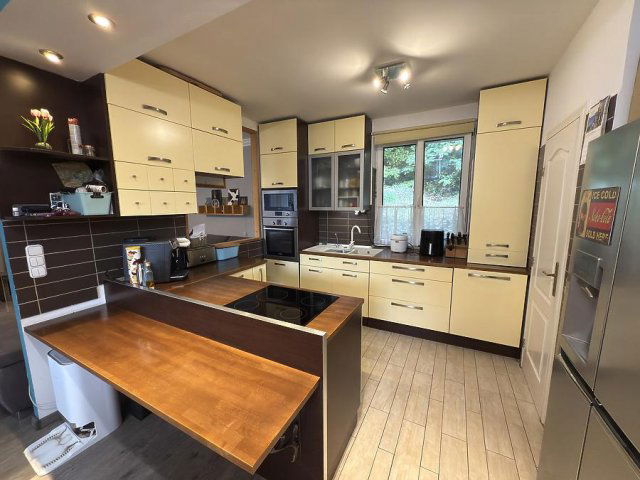 Eladó családi ház, Szentendrén 129.9 M Ft, 5 szobás