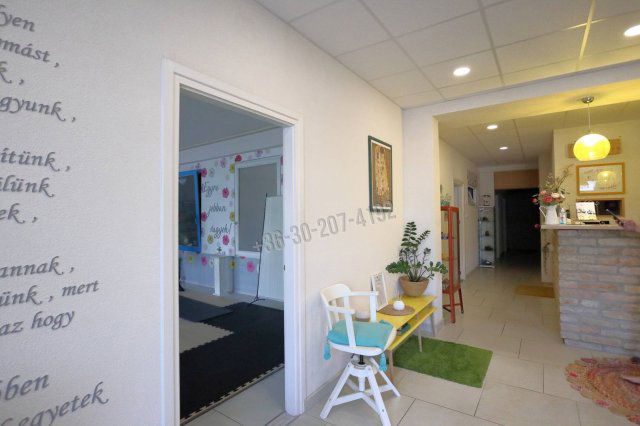 Kiadó üzlethelyiség, Szegeden, Derkovits fasoron 75 E Ft / hó
