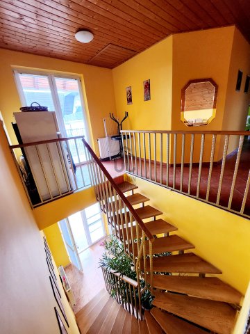 Eladó téglalakás, Siófokon 180 M Ft, 5 szobás