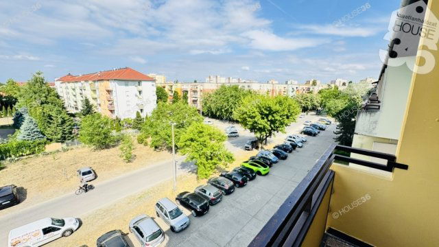 Eladó panellakás, Kecskeméten 53.9 M Ft, 3 szobás