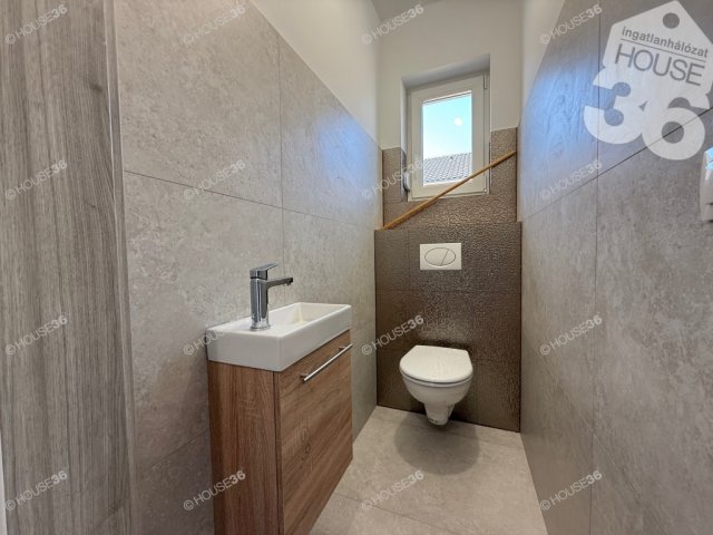 Eladó családi ház, Kecskeméten 82.99 M Ft, 4 szobás