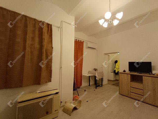 Eladó téglalakás, Sopronban 22 M Ft, 1 szobás