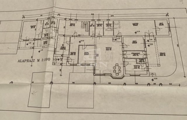 Eladó családi ház, Borgátán 89.9 M Ft, 6 szobás