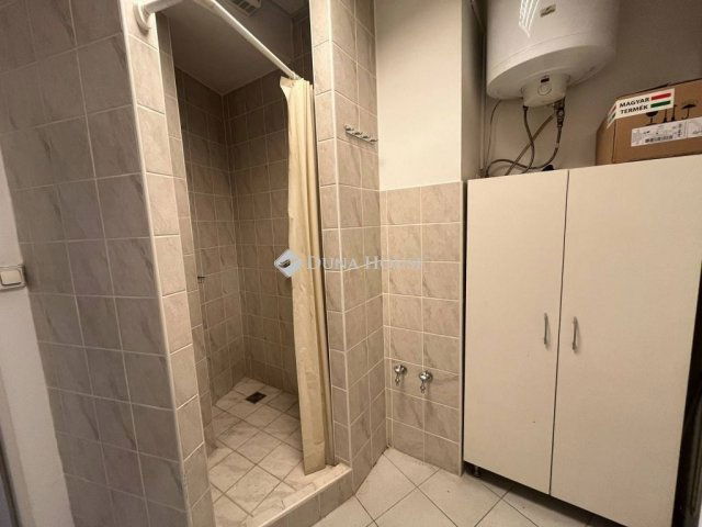 Eladó üzlethelyiség, Budapesten, III. kerületben 73.5 M Ft