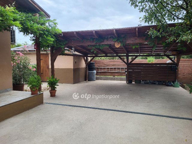 Eladó családi ház, Vecsésen 95 M Ft, 3 szobás