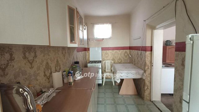 Eladó családi ház, Jászfényszarun 33.5 M Ft, 3 szobás