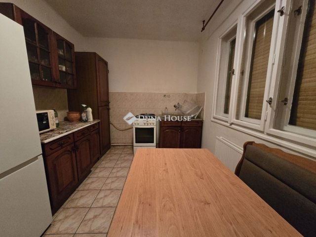 Eladó családi ház, Pécsett 79.9 M Ft, 4 szobás