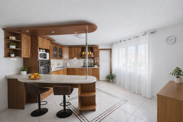 Eladó családi ház, Pogányon 110 M Ft, 5 szobás