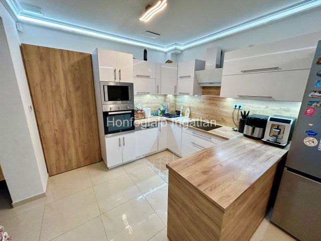 Eladó családi ház, Nyíregyházán 91 M Ft, 5 szobás