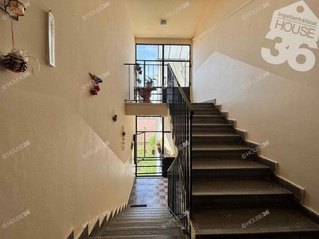 Eladó téglalakás, Kecskeméten 37.2 M Ft, 2 szobás