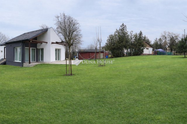 Eladó családi ház, Őrbottyánban 189.9 M Ft, 3 szobás