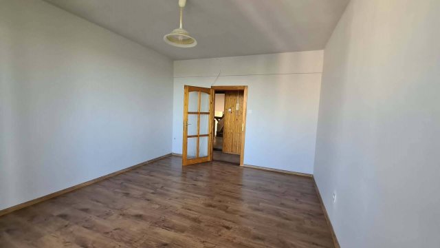 Eladó panellakás, Dunaújvárosban 31 M Ft, 2 szobás