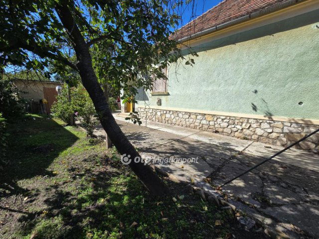 Eladó családi ház, Pápán 36.9 M Ft, 3 szobás