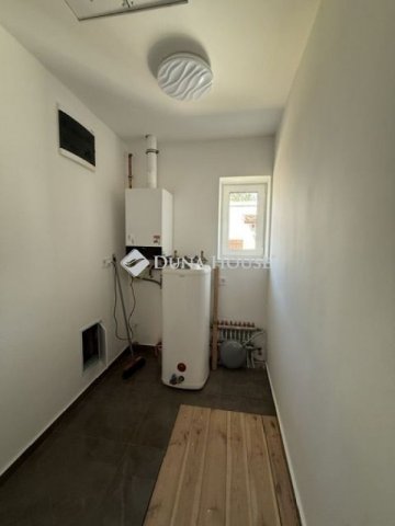 Eladó családi ház, Pécsett 145 M Ft, 4 szobás