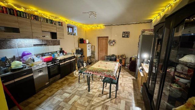 Eladó családi ház, Marcaltőn 20.9 M Ft, 4 szobás