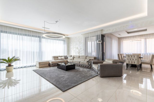 Eladó családi ház, Veresegyházon 360 M Ft, 8 szobás