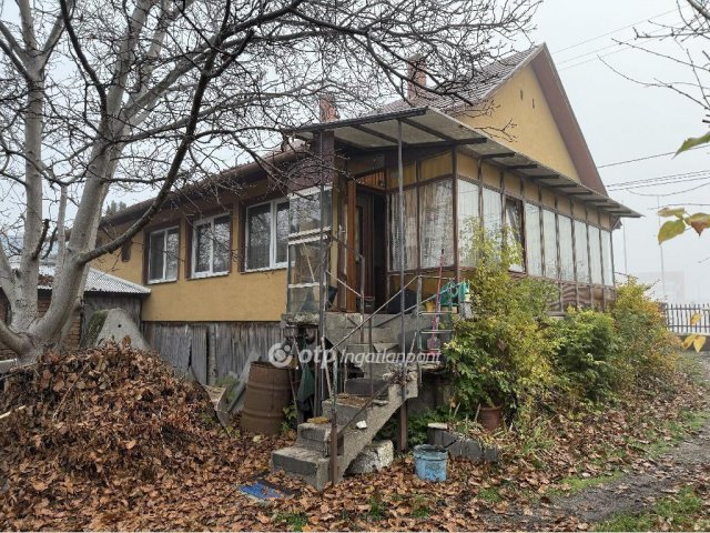 Eladó családi ház, Székesfehérvárott 69.9 M Ft, 3+1 szobás