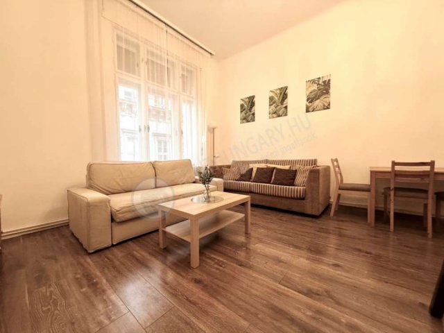 Kiadó téglalakás, albérlet, V. kerületben, Szép utcában