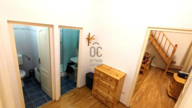 Eladó téglalakás, Budapesten, VI. kerületben 74.5 M Ft, 1 szobás