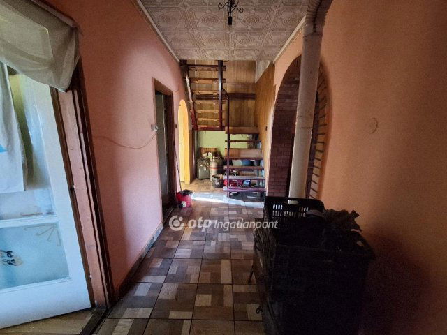 Eladó családi ház, Kunmadarason 21 M Ft, 4 szobás