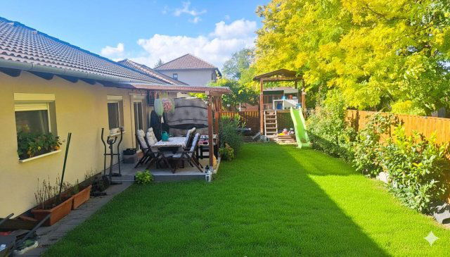 Eladó családi ház, Szigetszentmiklóson 104.9 M Ft, 4 szobás