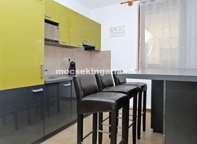 Kiadó téglalakás, albérlet, Pécsett 215 E Ft / hó, 1 szobás
