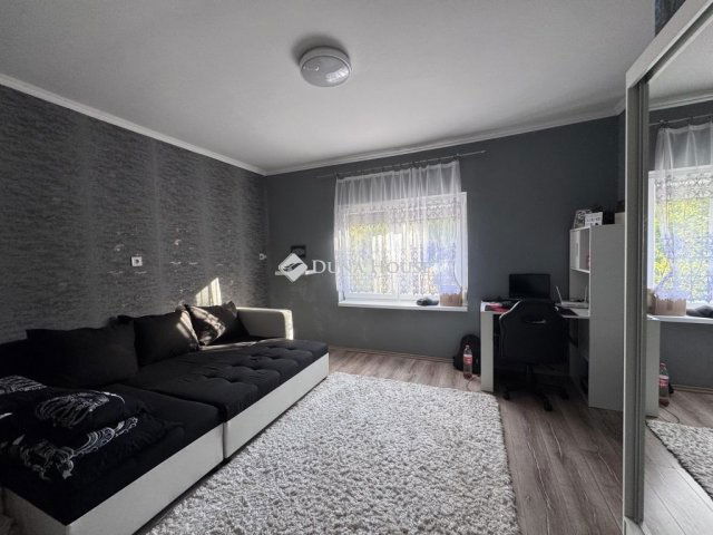 Eladó családi ház, Pécsett 84.99 M Ft, 4 szobás