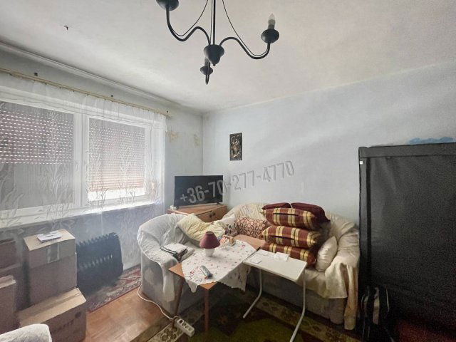 Eladó téglalakás, Oroszlányban, Petőfi Sándor utcában