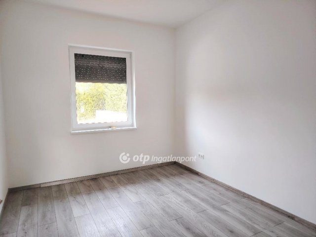 Eladó ikerház, Kápolnásnyéken 98 M Ft, 4 szobás