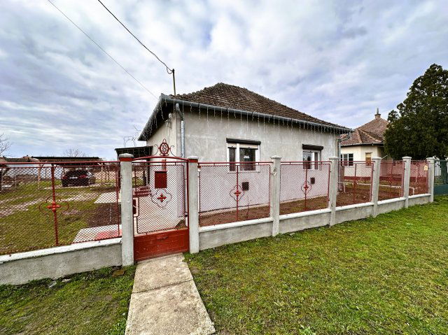 Eladó családi ház, Sarkadon 16.5 M Ft, 2 szobás