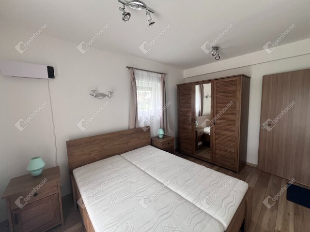 Eladó téglalakás, Sopronban 99 M Ft, 4 szobás